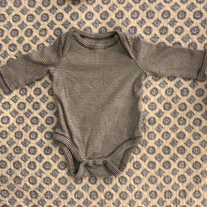 4 baby boy onsies size 0-3 great condition!!!!